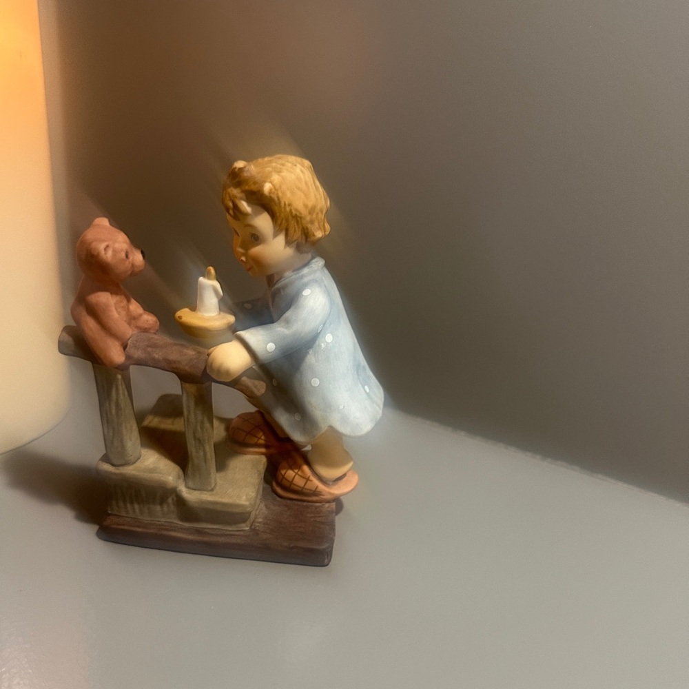 Night Night
Teddy 🧸🧸🧸
Charming Child and Teddy Bear Porcelain Figurine